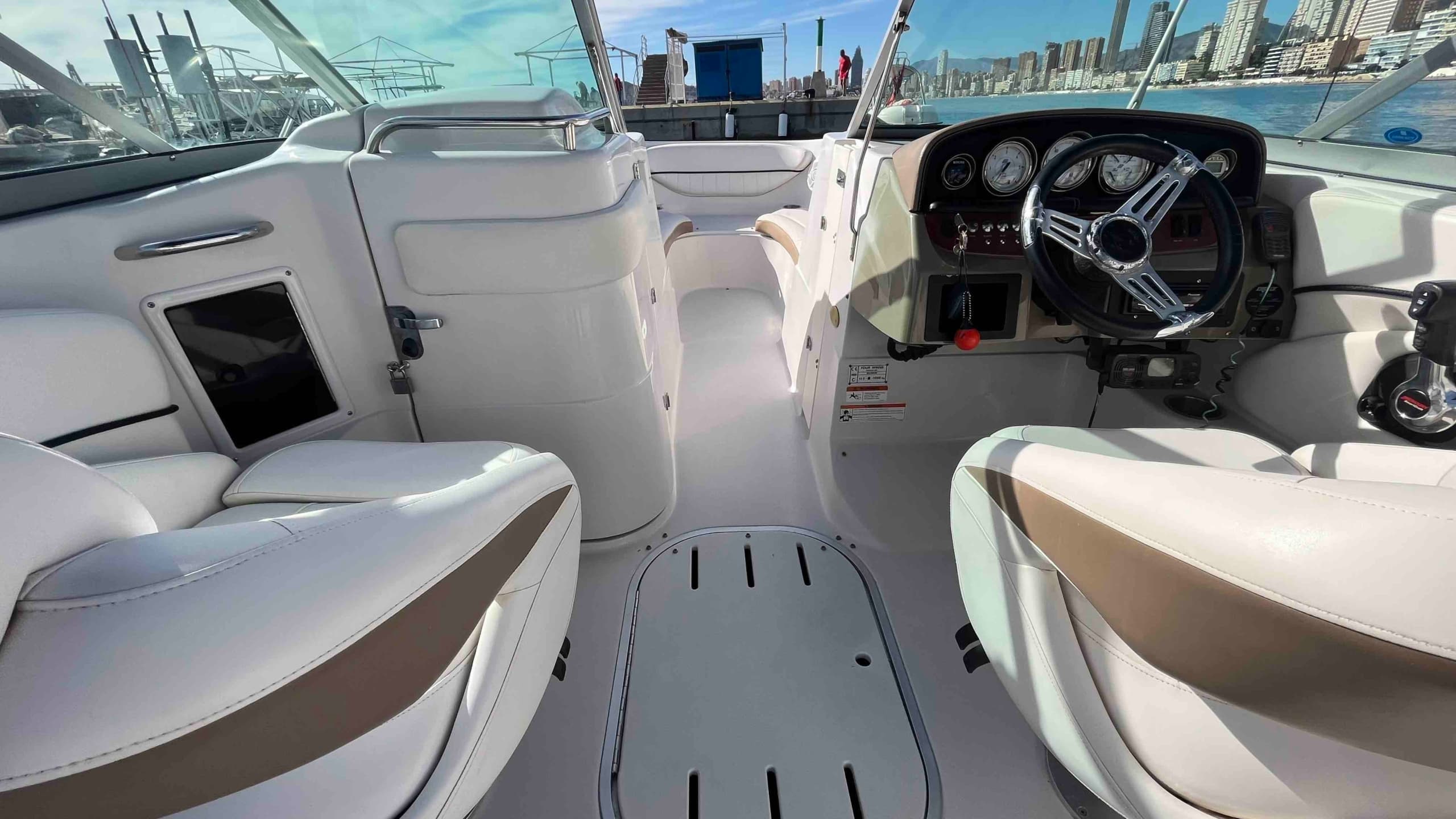 Four Winns Horizon 260 10