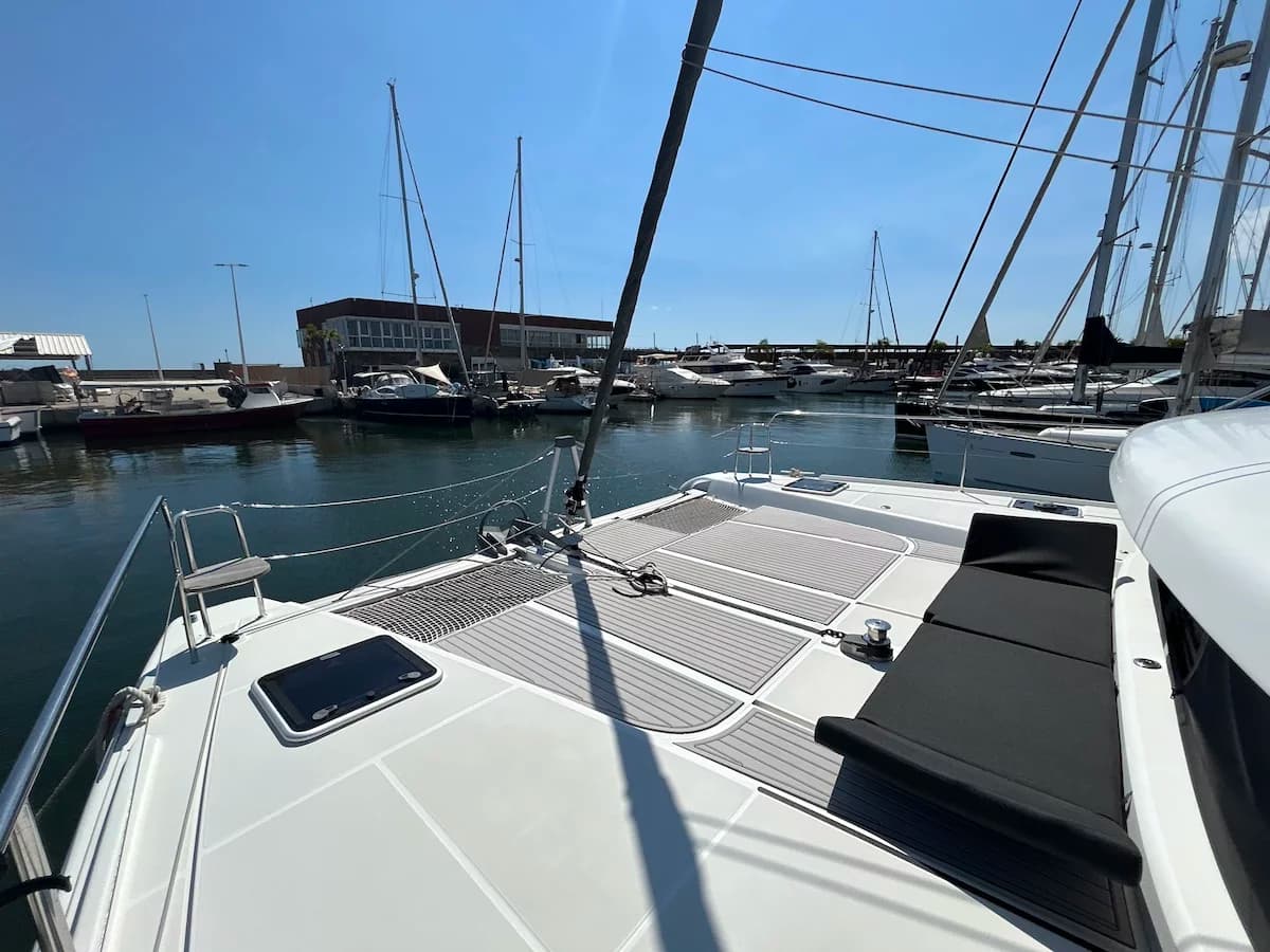 Lagoon 42 19