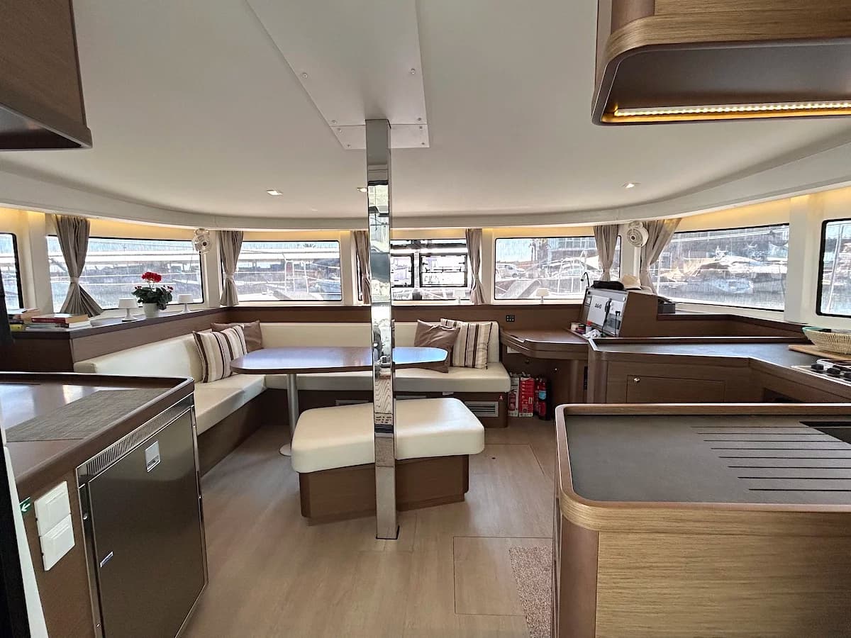 Lagoon 42 23