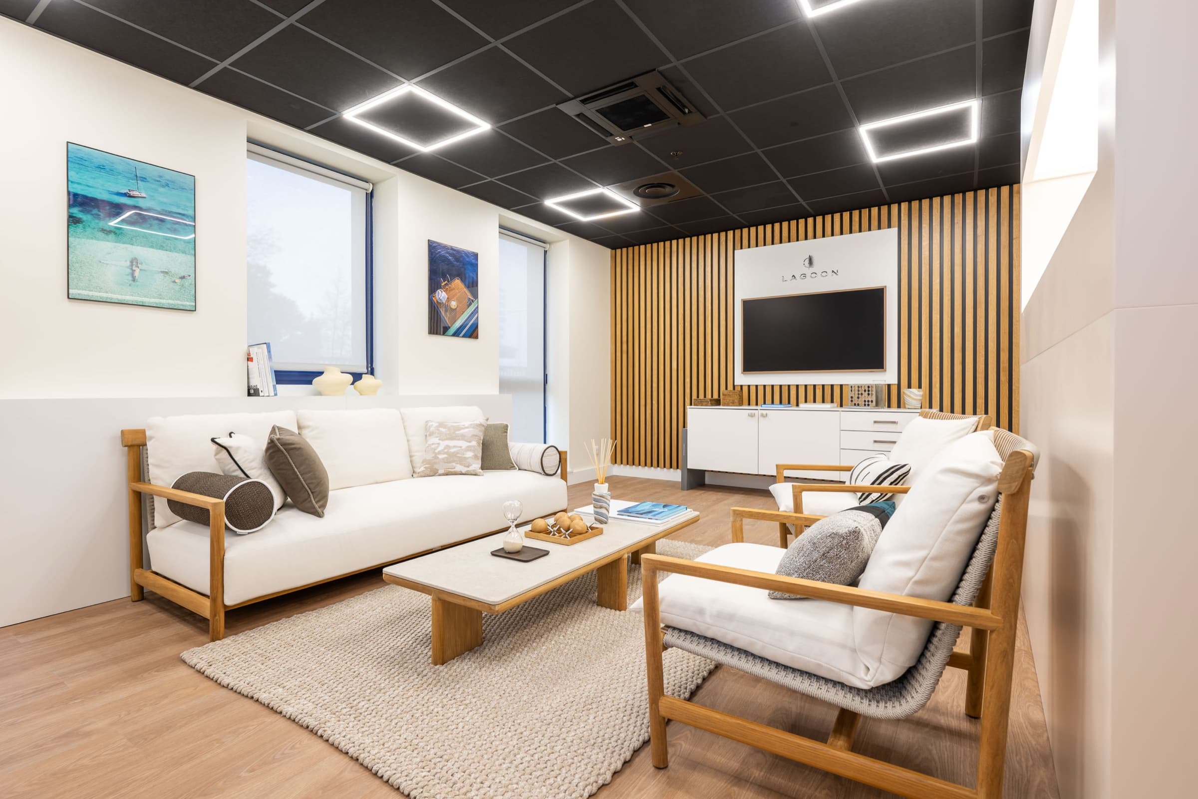 Salón del Lagoon Signature Showroom